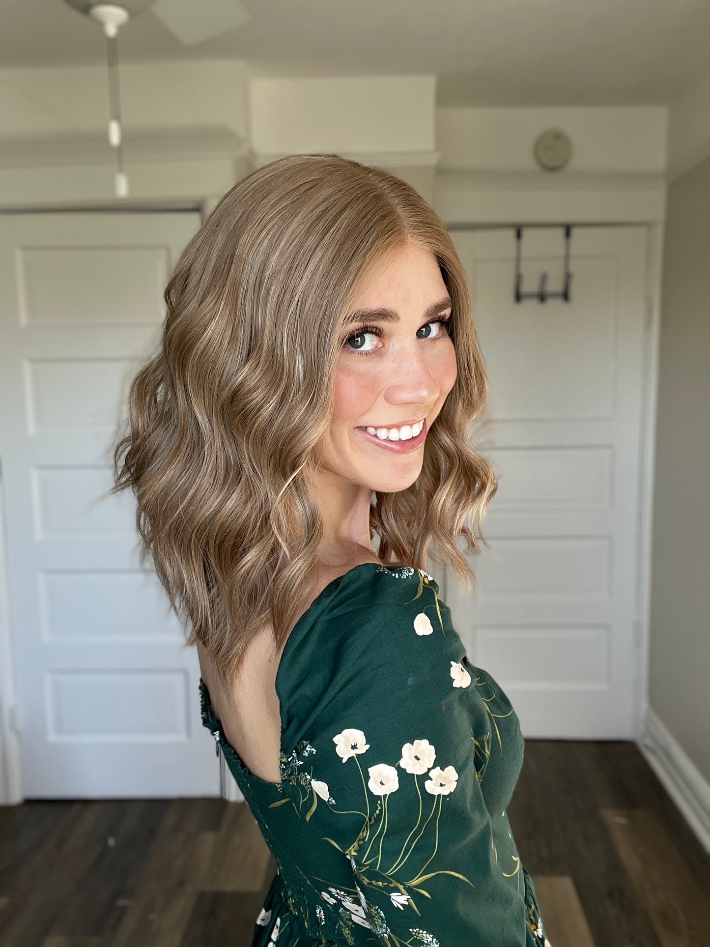 Ashy Light Brunette // 16 inches // Extra Small