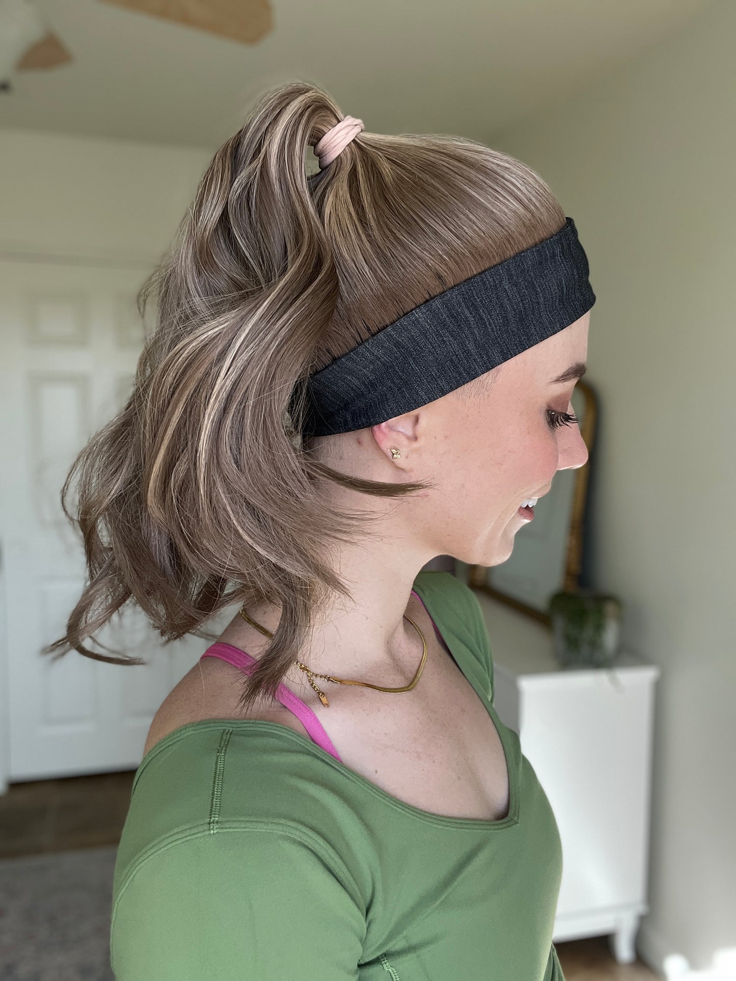 Light Brunette With Highlights // 22 inches // Medium