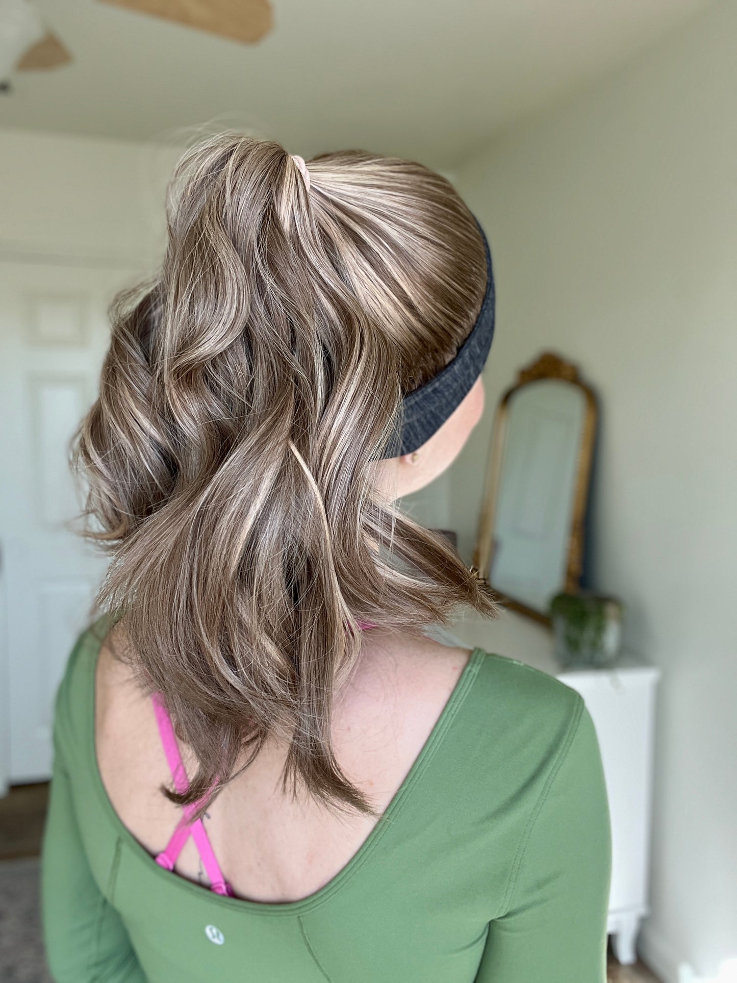 Light Brunette With Highlights // 22 inches // Medium