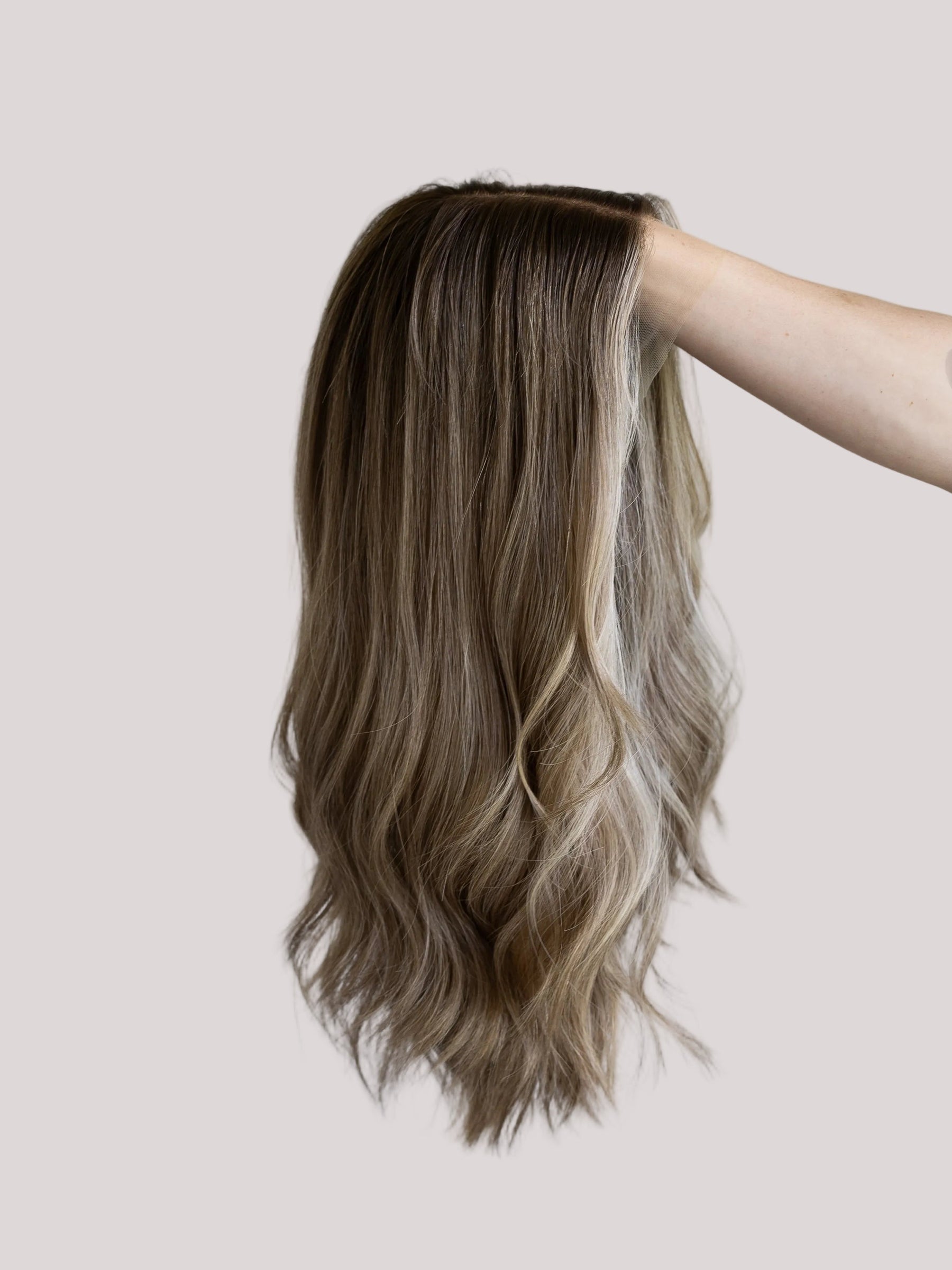 Confident With Rooting // Signature Wig // 20'' // Medium