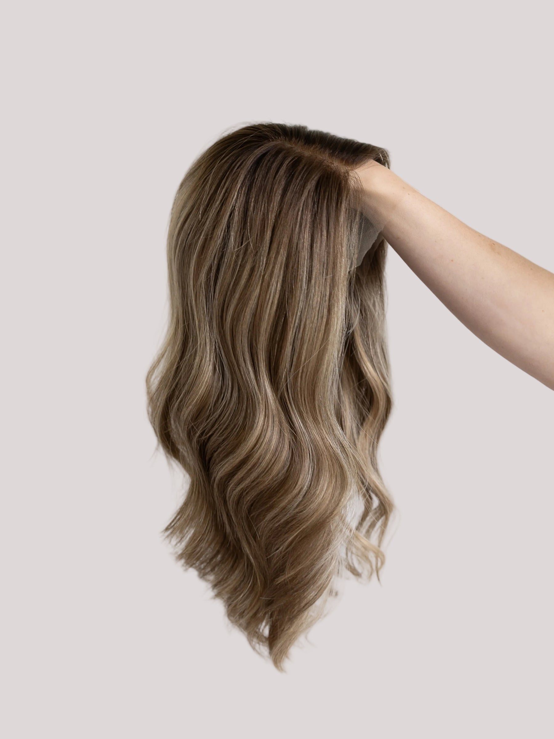 Confident With Rooting // Signature Wig // 18'' // Medium