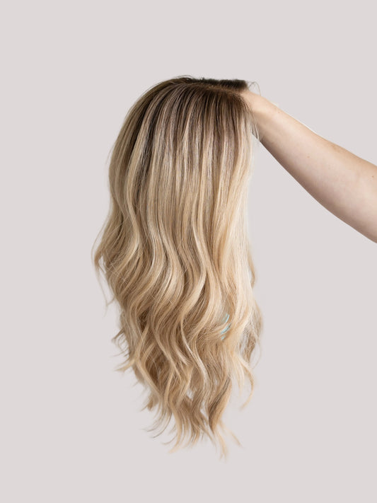 Iconic With Rooting // Signature Wig // 18'' // Medium