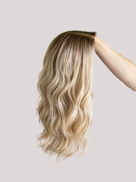 Iconic With Rooting // Signature Wig // 18'' // Medium