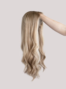 Golden With Rooting // Signature Wig // 24'' // Medium