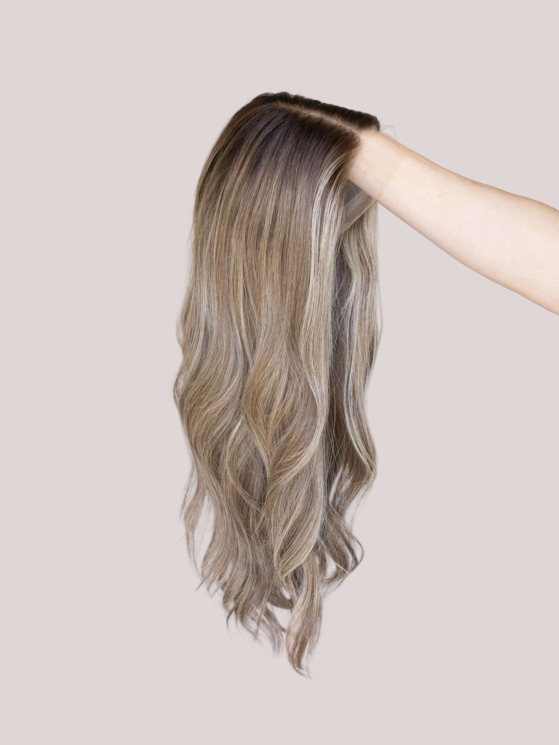 Confident With Rooting // Signature Wig // 22'' // Medium