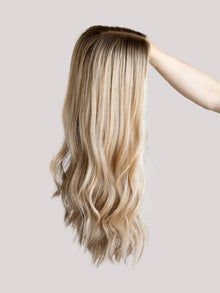 Iconic With Rooting // Signature Wig // 24'' // Medium