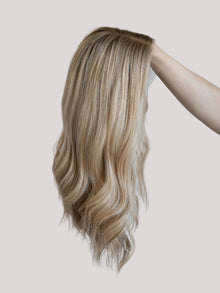 Iconic // Signature Wig // 20'' // Small