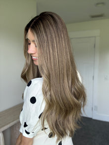 Confident With Rooting // Signature Wig // 24'' // Small