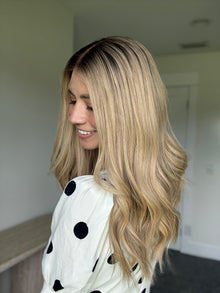 Iconic With Rooting // Signature Wig // 20'' // Small