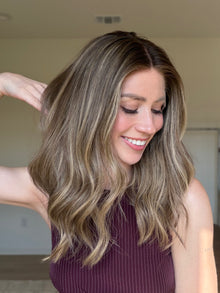 Confident With Rooting // Signature Wig // 18'' // Medium