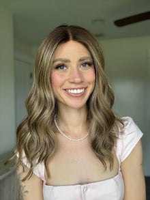 Confident With Rooting // Signature Wig // 18'' // Medium