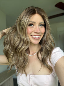 Confident With Rooting // Signature Wig // 18'' // Medium