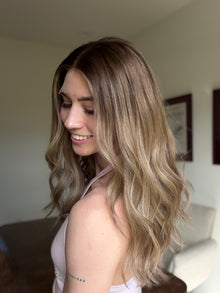 Confident With Rooting // Signature Wig // 20'' // Small
