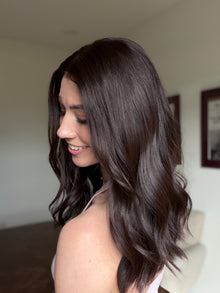 Royal With Rooting // Signature Wig // 18'' // Medium