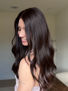 Thriving // Signature Wig // 22'' // Medium