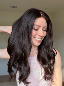 Thriving // Signature Wig // 22'' // Medium