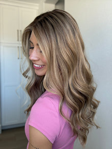 Custom Golden // Signature Wig // 20'' // Medium