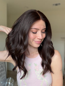 Thriving // Signature Wig // 18'' // Medium