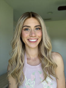 Iconic With Rooting // Signature Wig // 20'' // Small