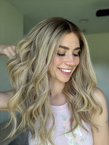 Iconic With Rooting // Signature Wig // 20'' // Small