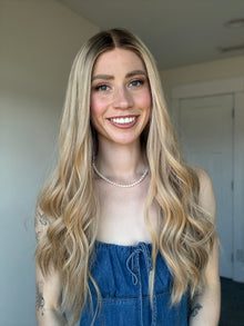 Iconic With Rooting // Signature Wig // 24'' // Medium