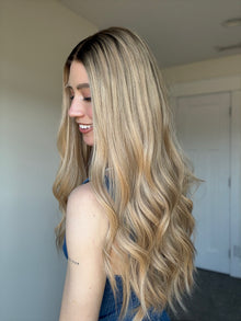 Iconic With Rooting // Signature Wig // 24'' // Medium