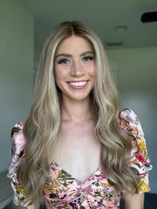 Golden With Rooting // Signature Wig // 24'' // Medium