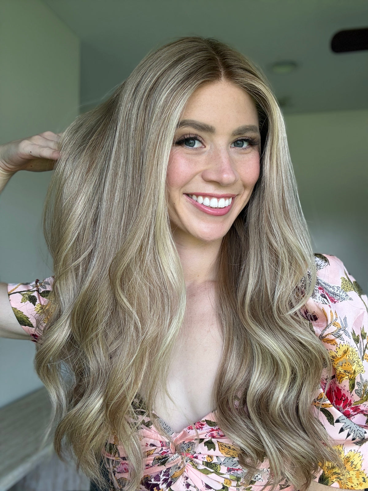 Golden With Rooting // Signature Wig // 24'' // Medium