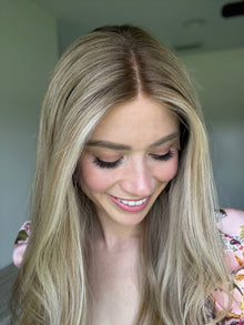 Golden With Rooting // Signature Wig // 24'' // Medium