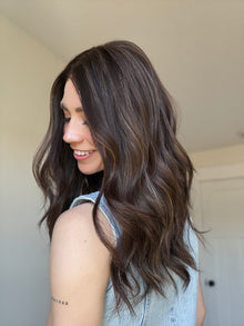 Divine // Signature Wig // 18 '' // Medium