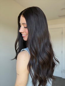 Thriving // Signature Wig // 22'' // Medium