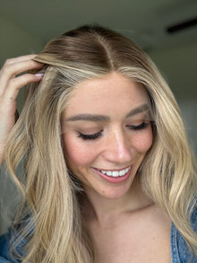 Iconic With Rooting // Signature Wig // 20'' // Extra Small