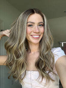 Confident With Rooting // Signature Wig // 22'' // Medium