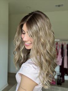 Confident With Rooting // Signature Wig // 18'' // Medium