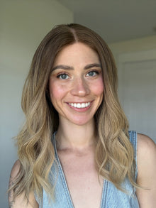 Honey Blonde // Fully Hand-Tied // 18'' // Medium