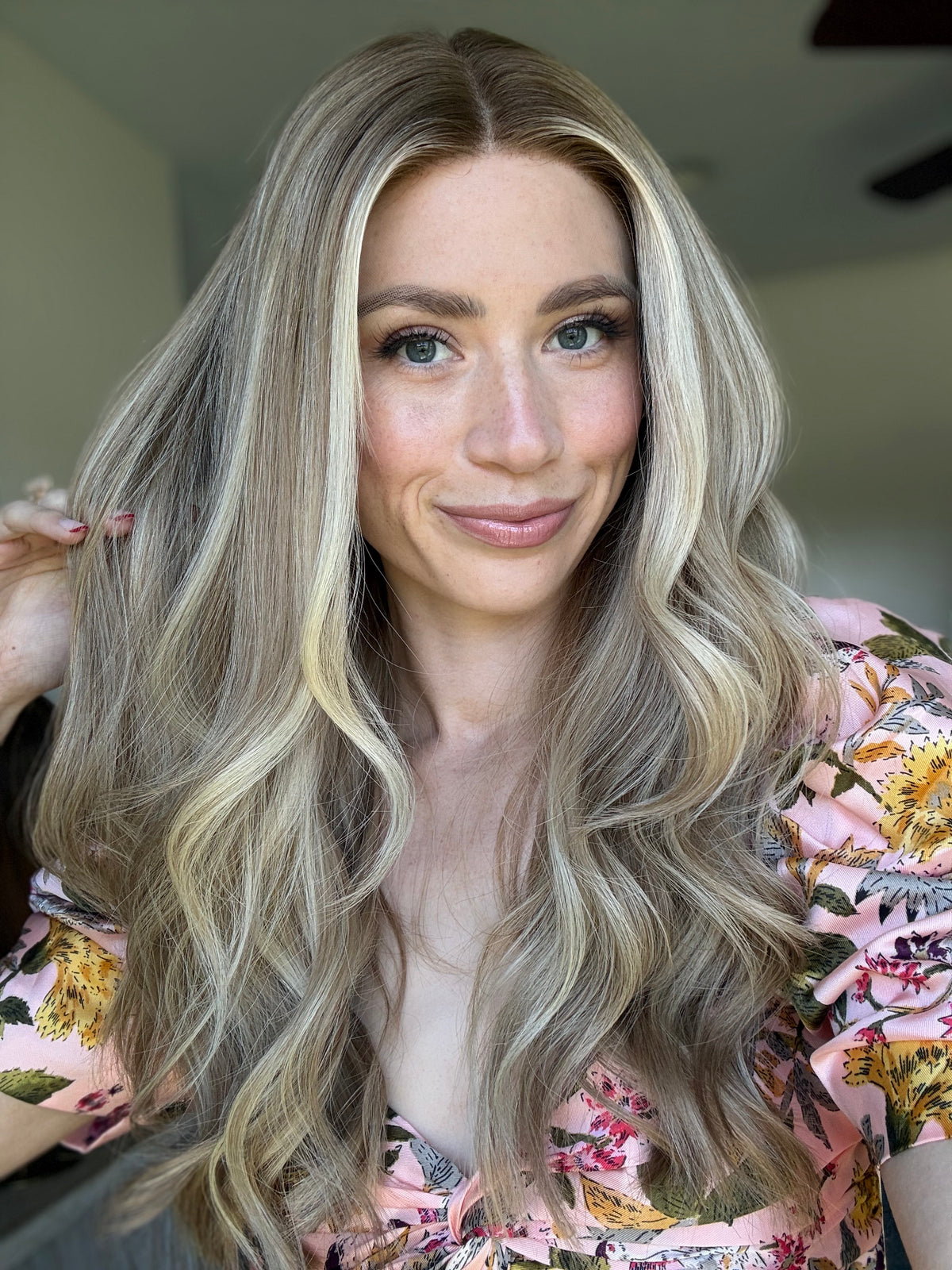 Golden With Rooting // Signature Wig // 22'' // Medium